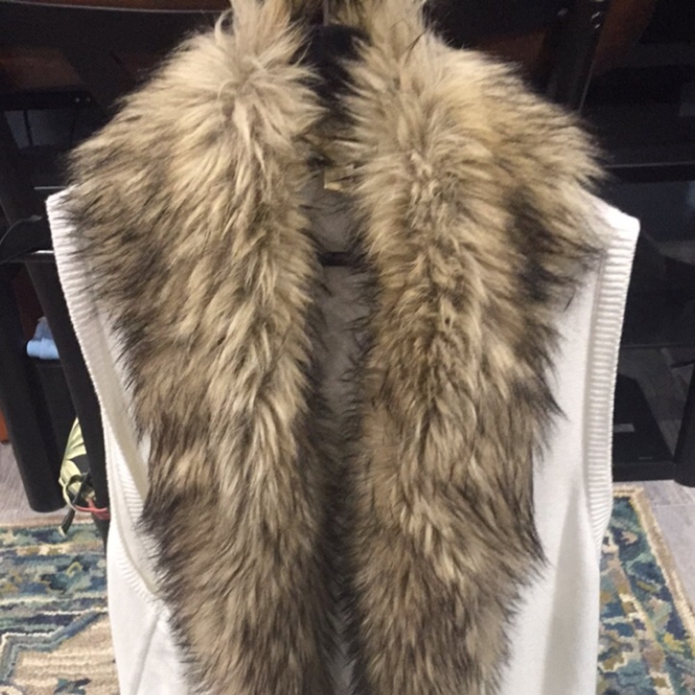 Michael Kors White Faux-Fur Collar Vest sweater